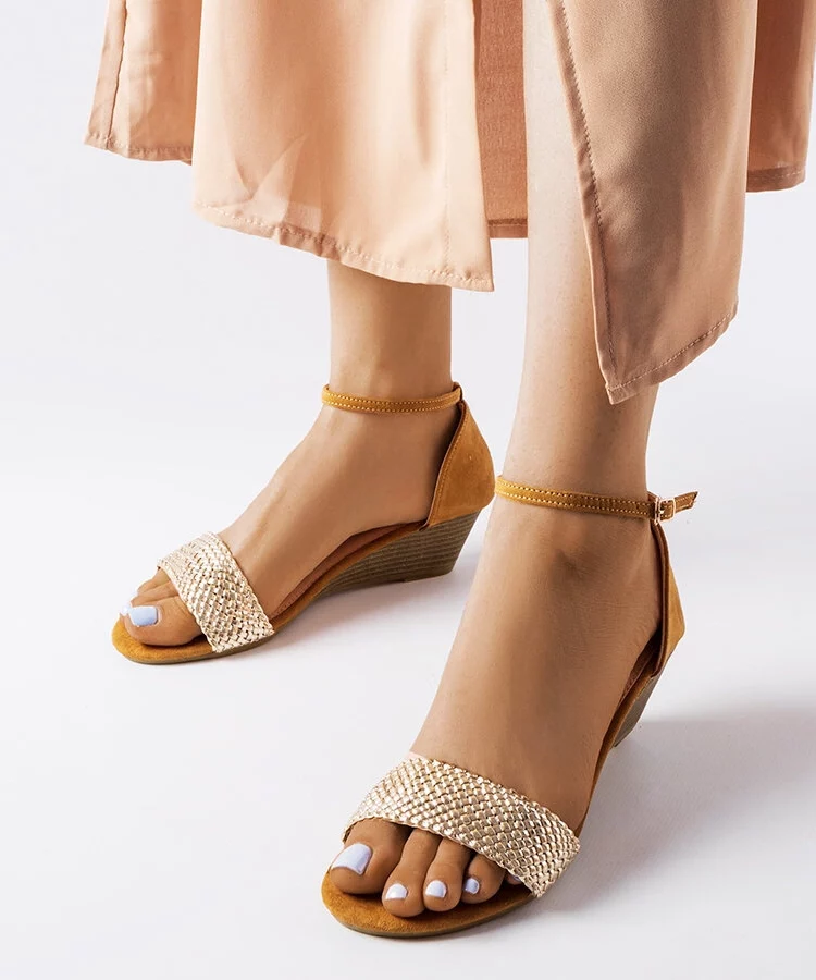 Złote sandały na koturnie Veltri