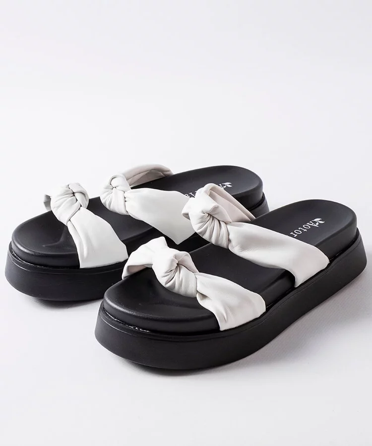 Białe klapki na platformie Katelin