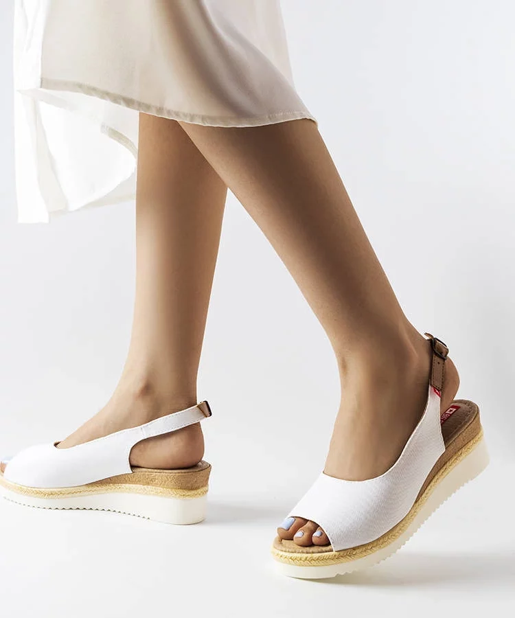 Białe sandały na koturnie Big Star JJ276047