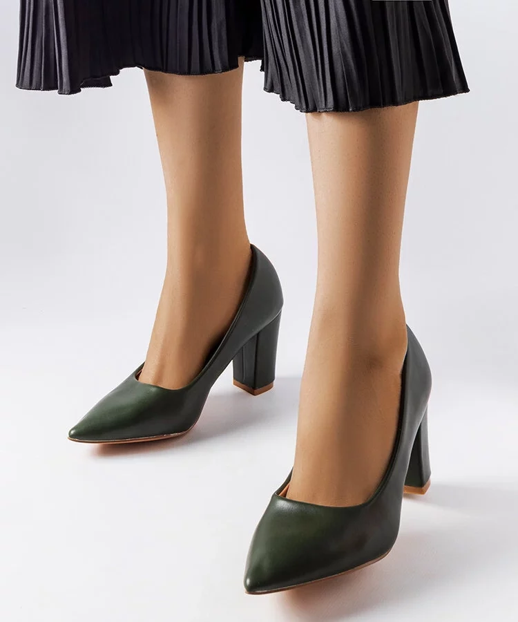 Zielone czółenka na słupku Maurelle