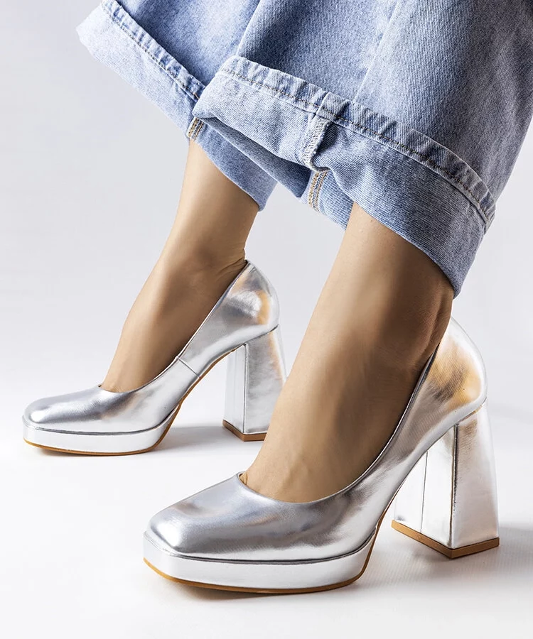 Srebrne czółenka na wysokim słupku Mailly