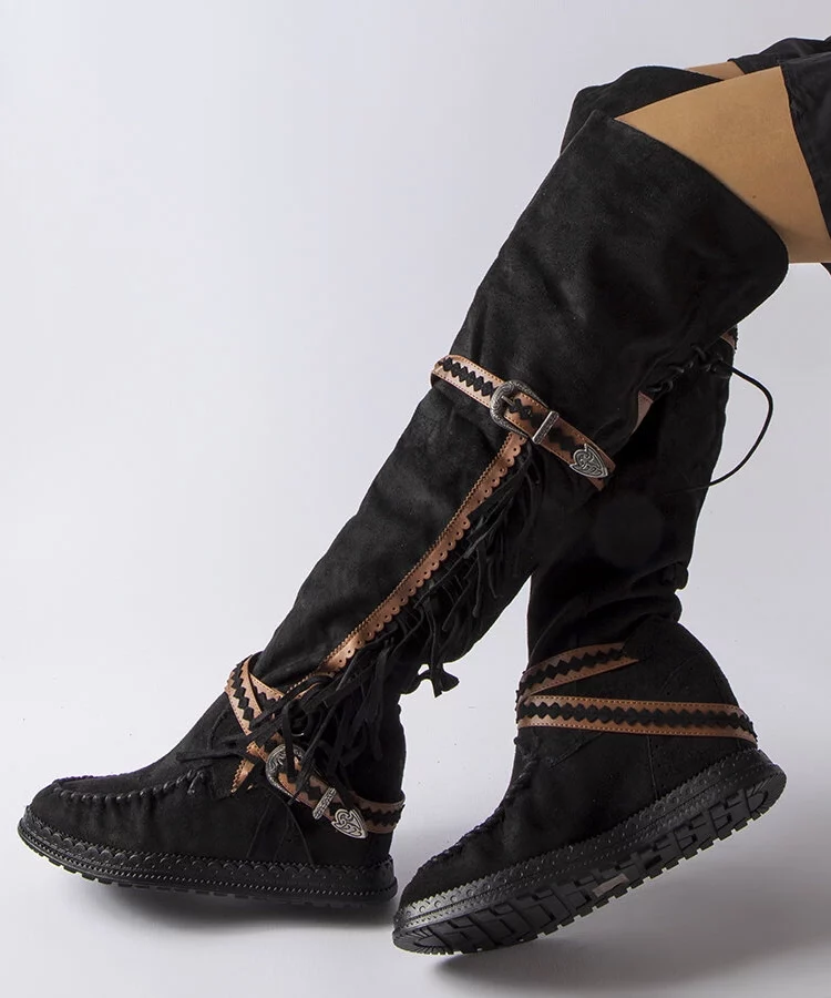 Czarne kozaki na koturnie Novella