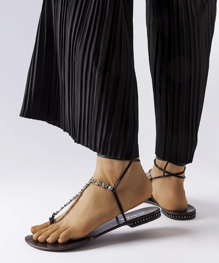 Czarne sandałki z cyrkoniami Troghi