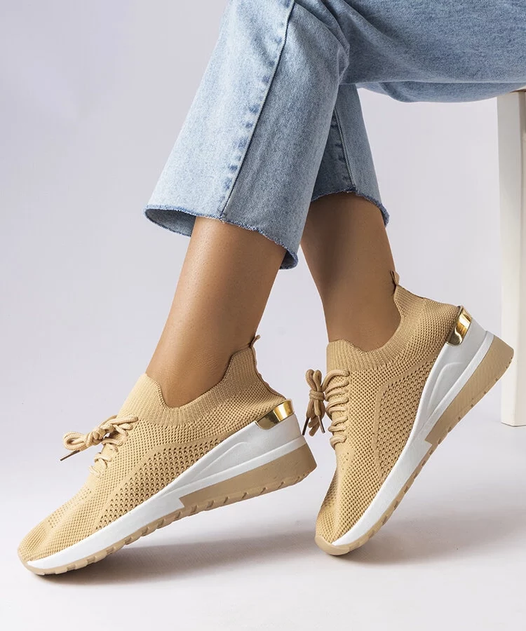 Beżowe sneakersy na koturnie Alberica