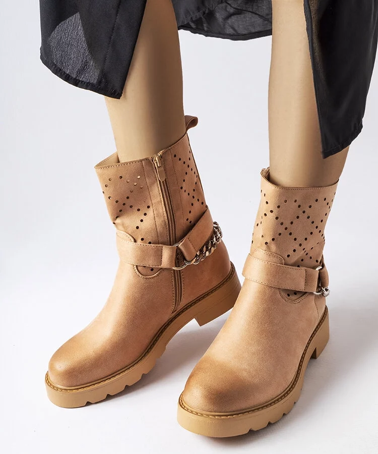 Beżowe ażurowe botki z łańcuchem Procopio