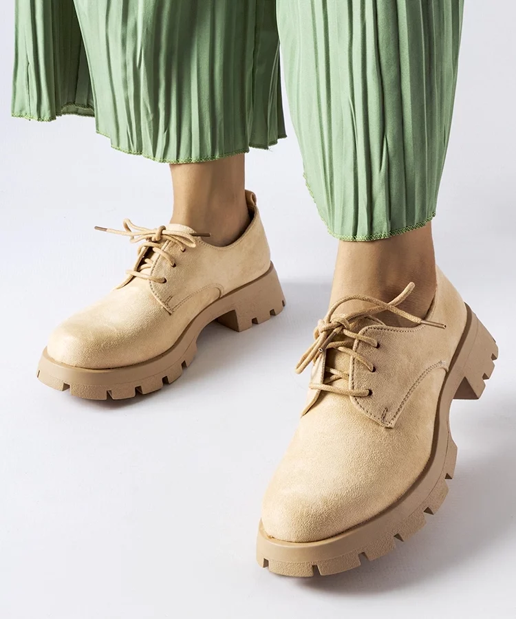 Beżowe półbuty na masywnej podeszwie Coleman