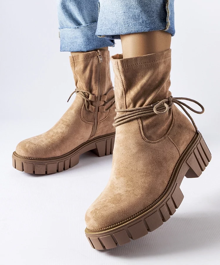 Beżowe botki z wiązaniem Averardo