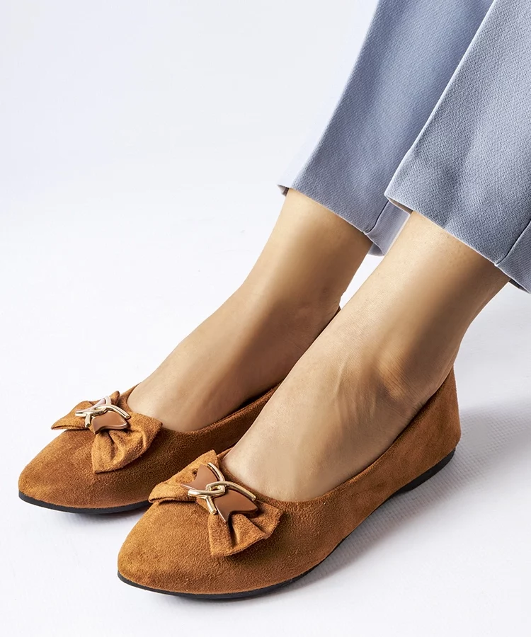 Brązowe balerinki ze szpiczastym noskiem Jetté