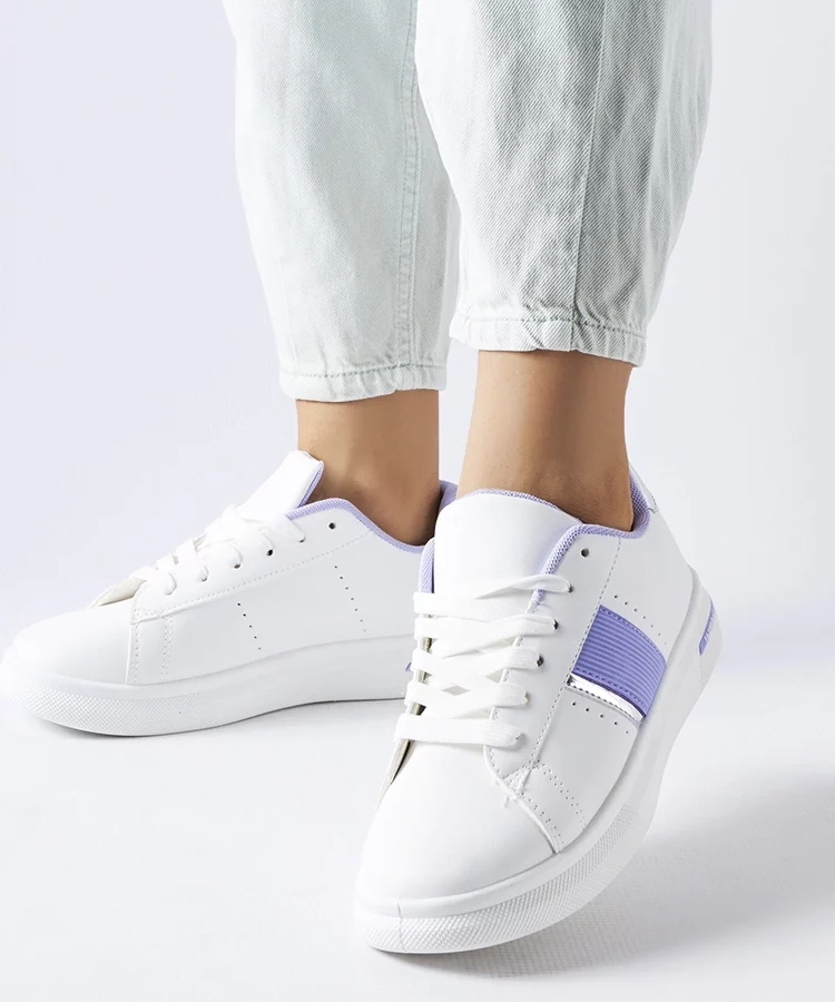 Białe sportowe buty z fioletowym akcentem Marei