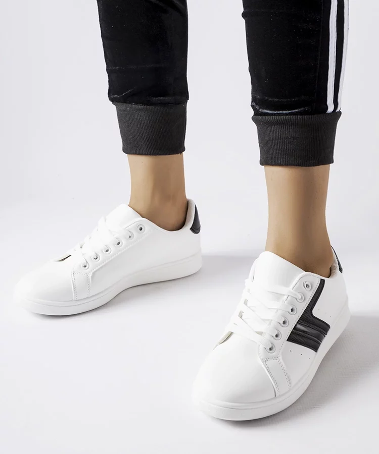 Białe sneakersy z czarnymi wstawkami Rizzo