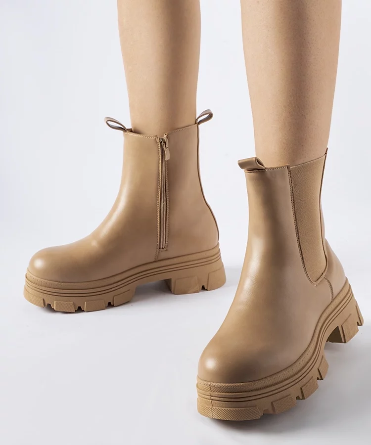 Beżowe botki na platformie Placido