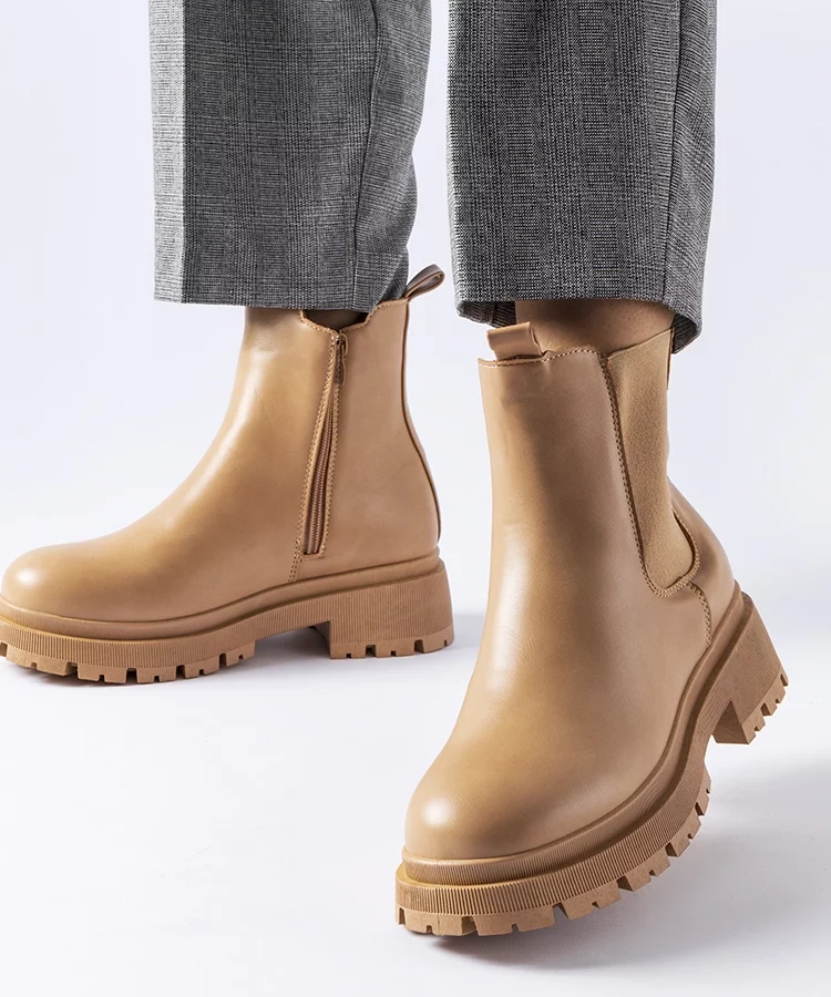 Beżowe ocieplane klasyczne botki Olmedo