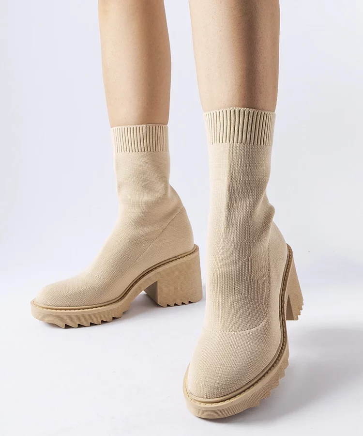 Beżowe botki z elastyczną cholewką Cadiz