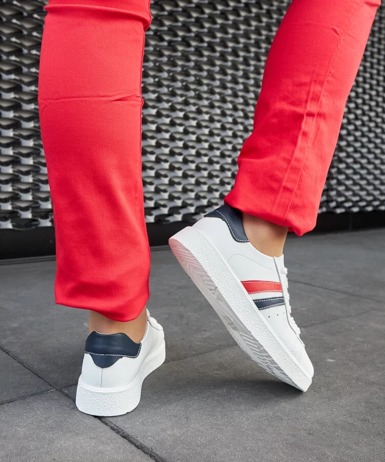 Białe skórzane wiązane sneakersy Camilla