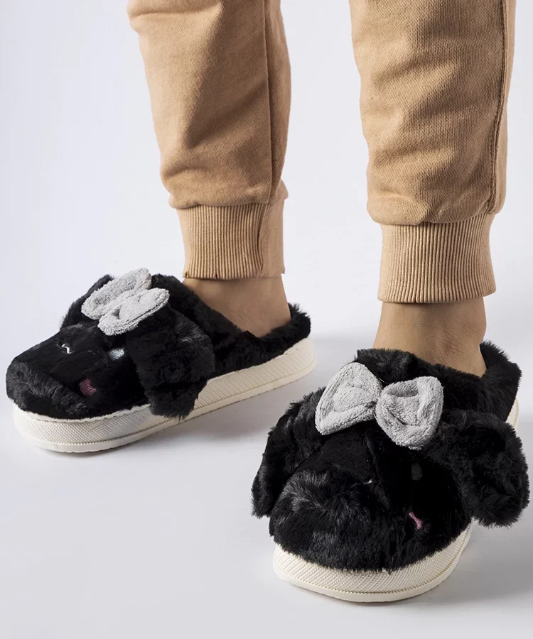 Czarne ciepłe kapcie z uszami i kokardą Gilda