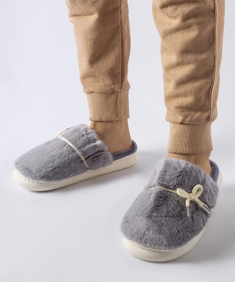 Szare kapcie z ozdobnym sznureczkiem Medoro