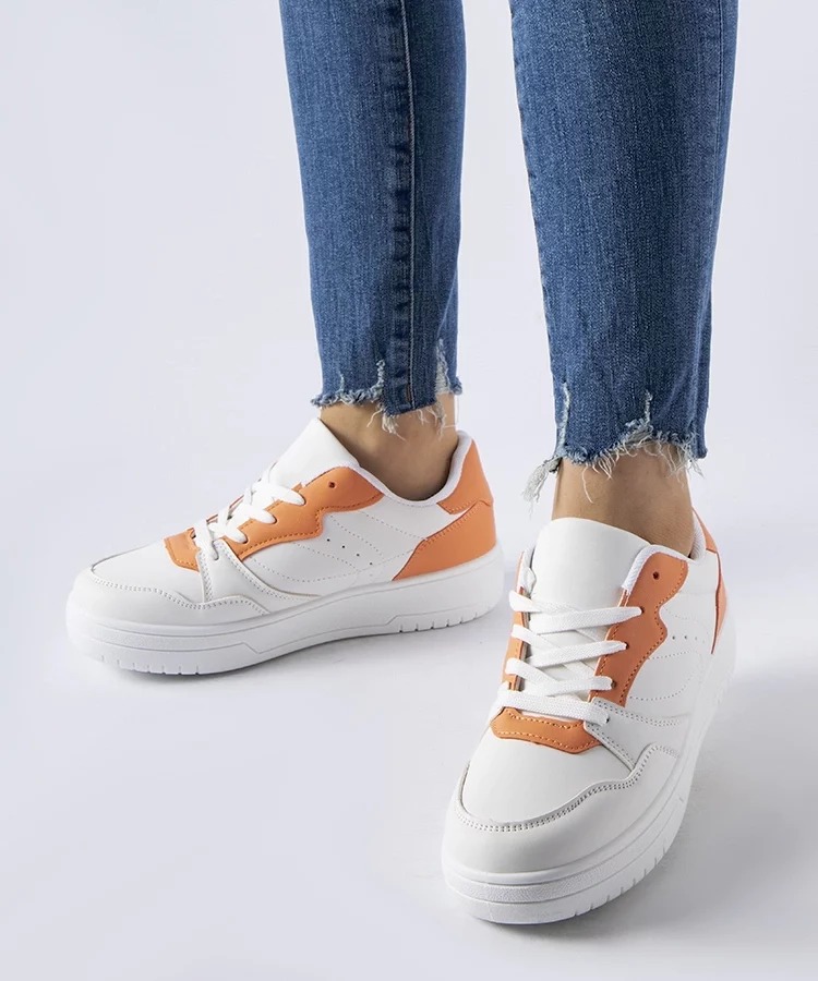 Białe buty z pomarańczowym akcentem Fournie