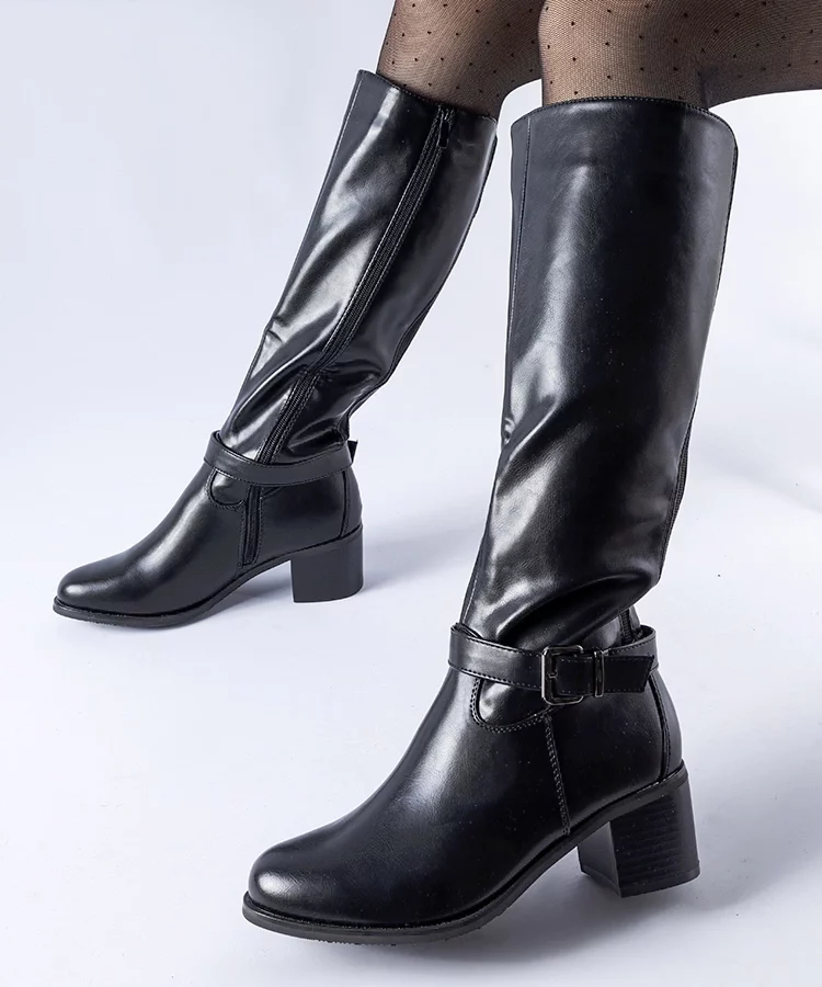 Czarne kozaki z ozdobna sprzączką Ernest