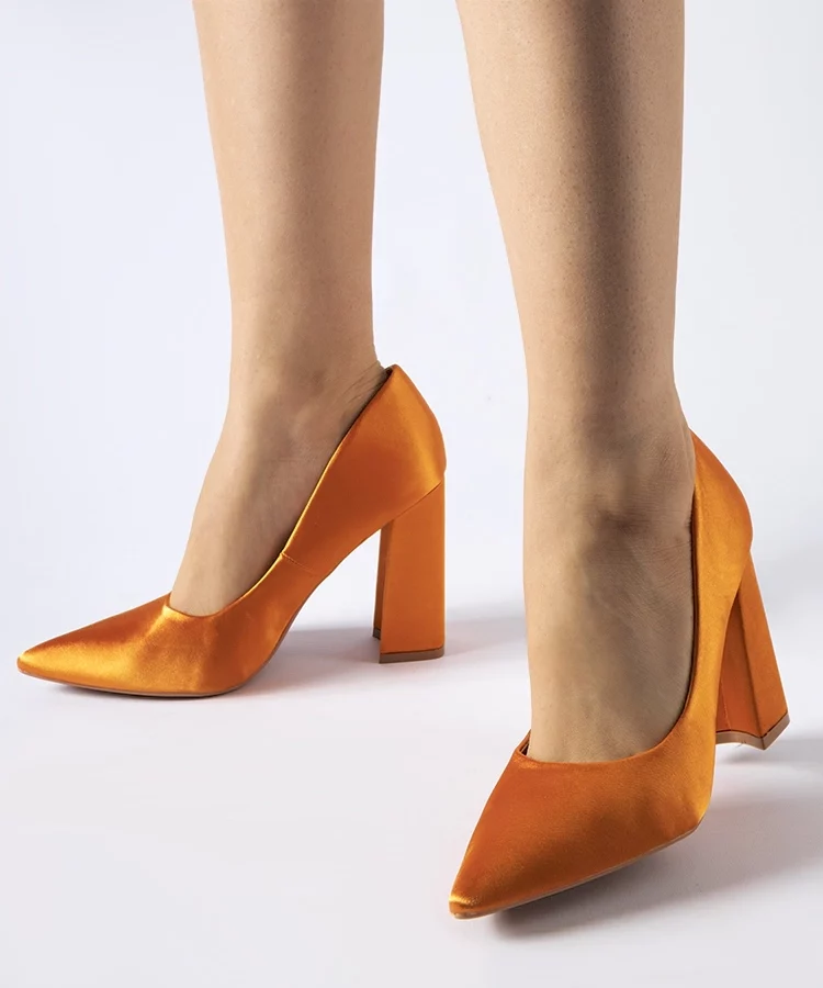 Pomarańczowe satynowe czółenka Gonzalez