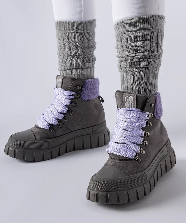 Szare botki z fioletowymi akcentami Roanoke