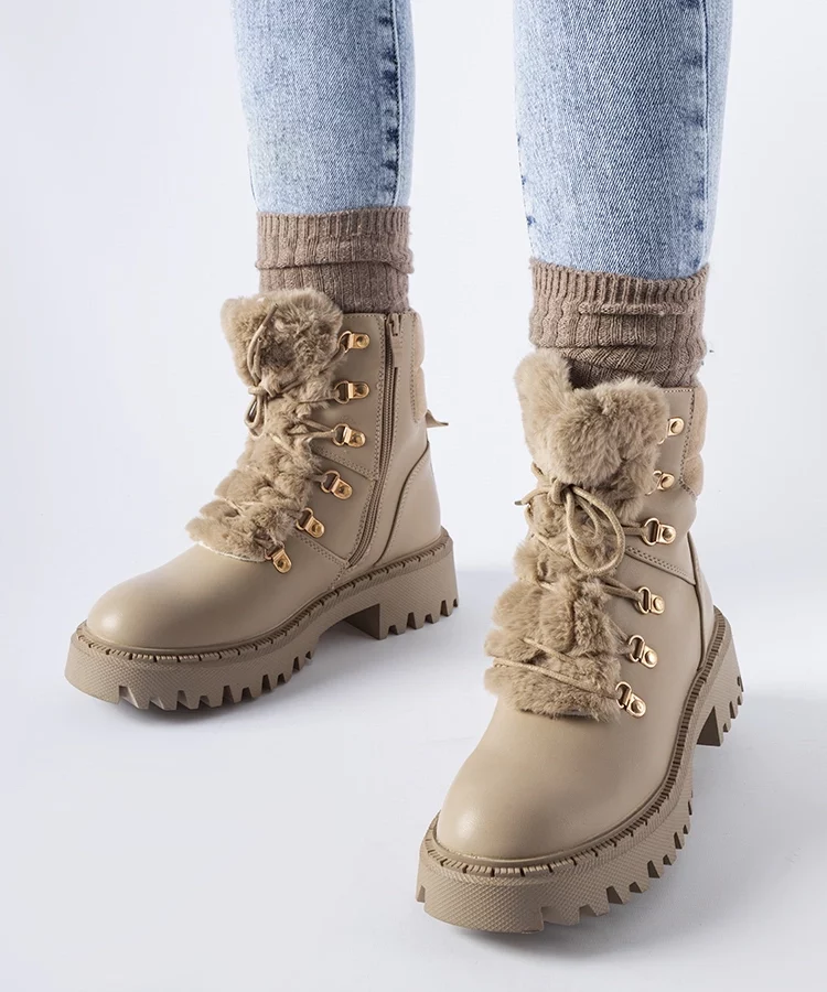 Beżowe workery z ozdobnym futerkiem Quarto