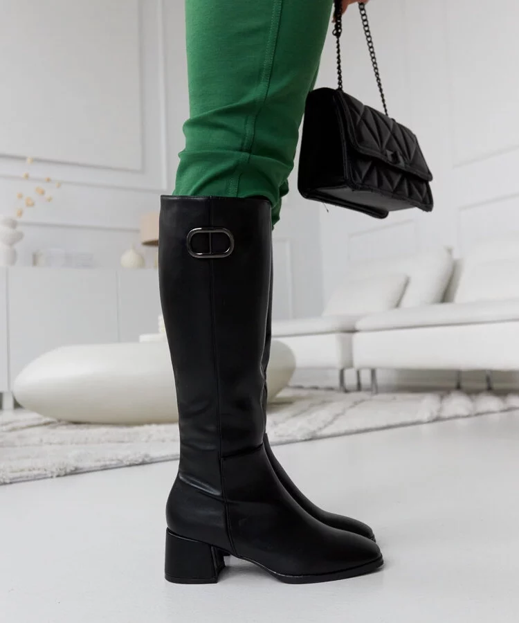 Czarne kozaki z ozdobna klamerką Sydney