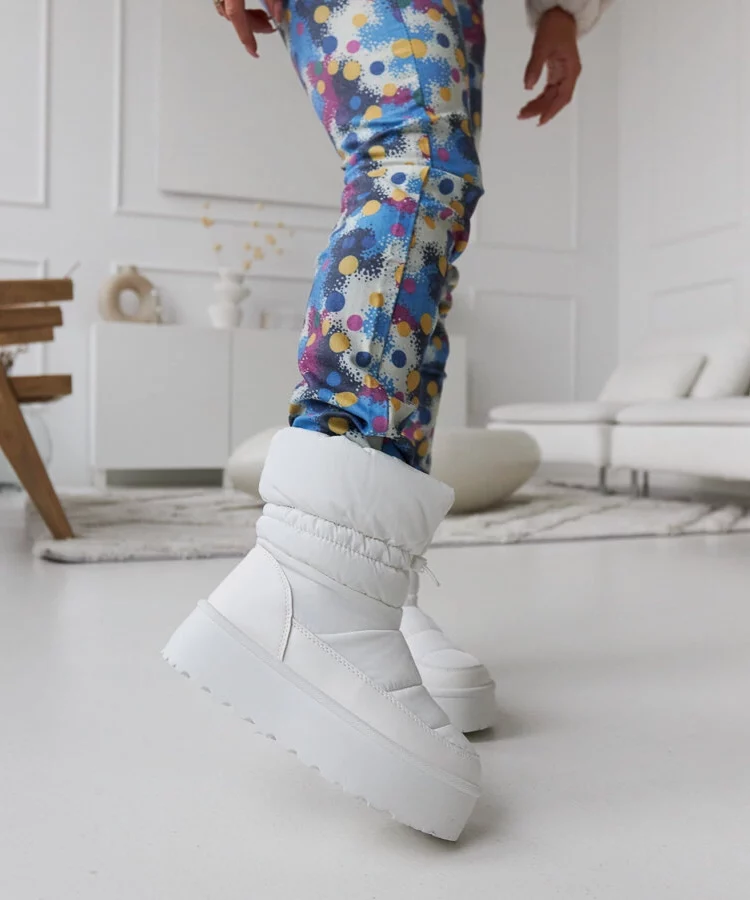 Białe ocieplane śniegowce na platformie Polk