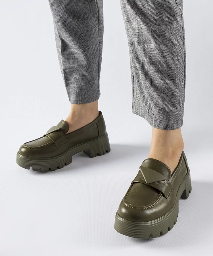 Zielone mokasyny na masywnej podeszwie Eligio