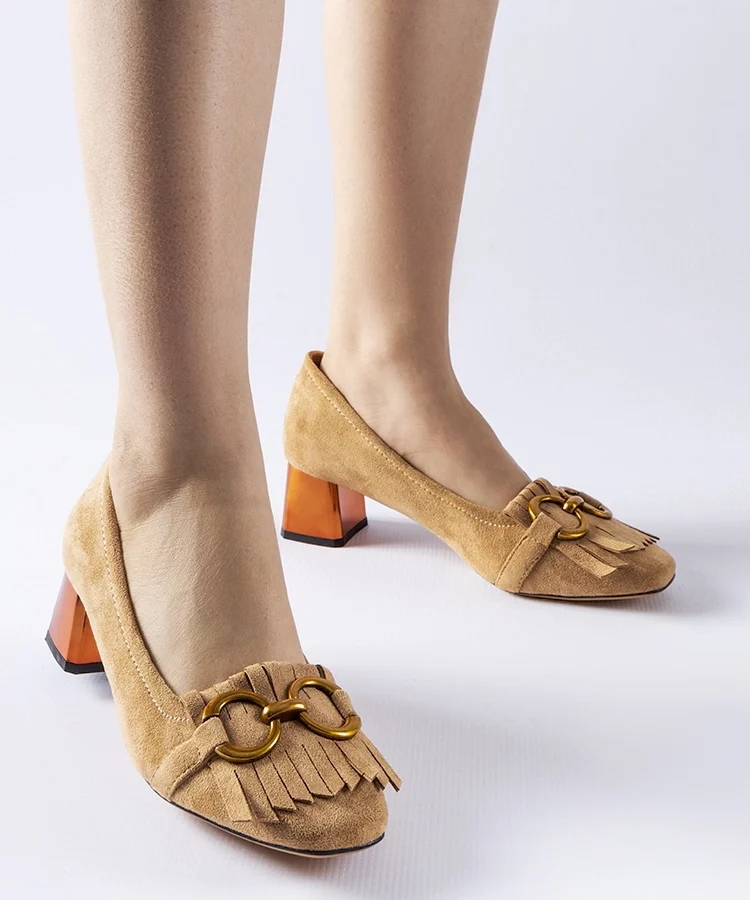 Beżowe czółenka na słupku Basso