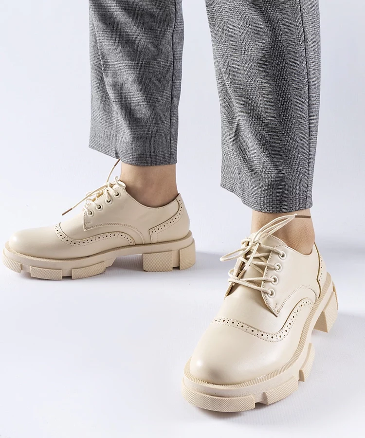 Beżowe wiązane półbuty Piazzetta