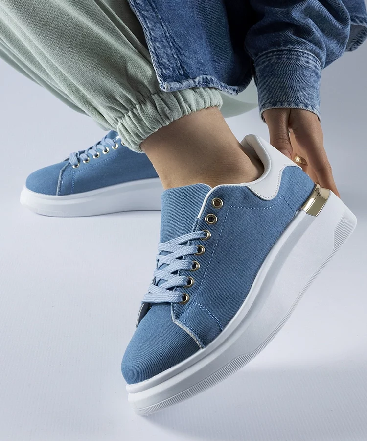 Granatowe sneakersy na platformie Scuderlando