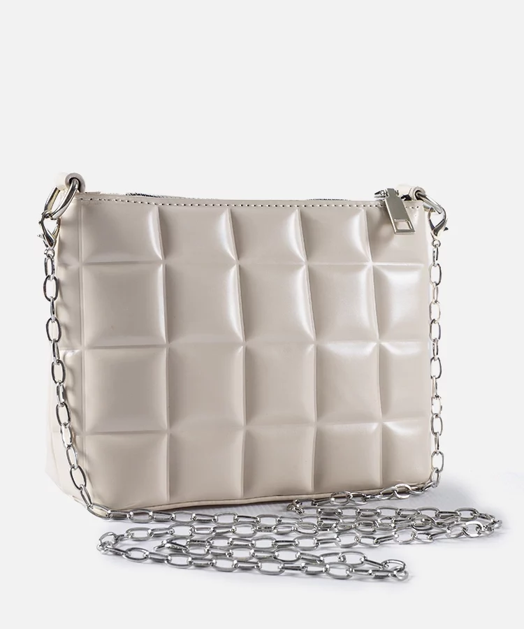 Biała torebka pikowana z łańcuszkiem Laas