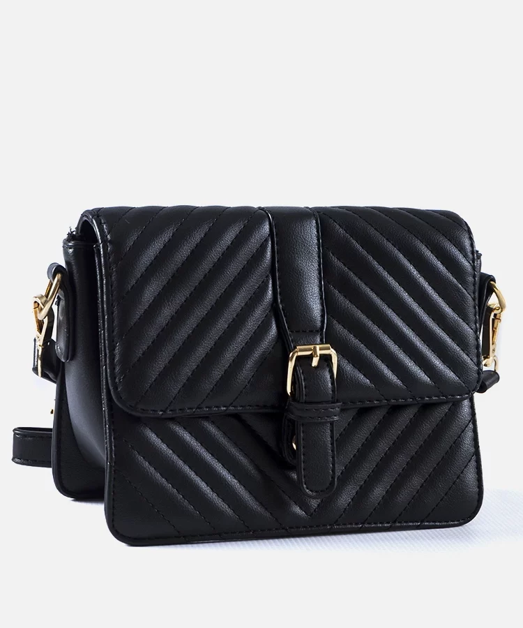 Czarna pikowana listonoszka Virgilio