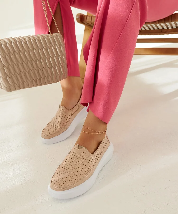 Półbuty damskie złote ażurowe wsuwane na grubej podeszwie Marcie