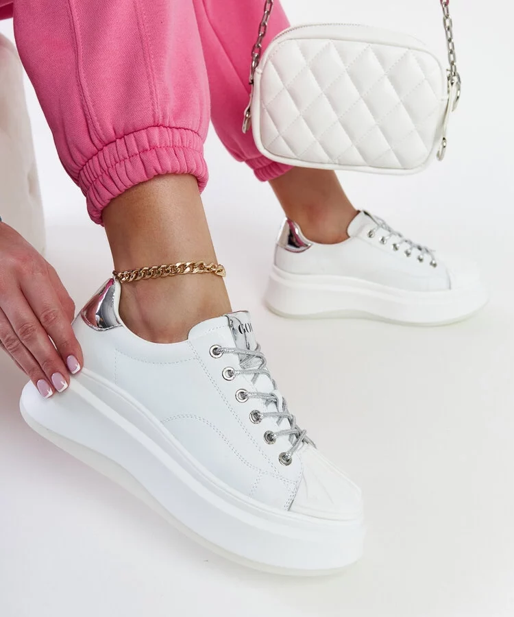 Białe sneakersy na platformie GOE NN2N4033