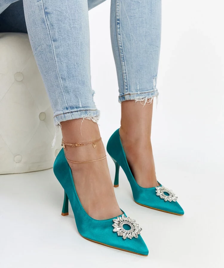 Zielone szpilki o satynowym wykończeniu z cyrkoniami Susegana