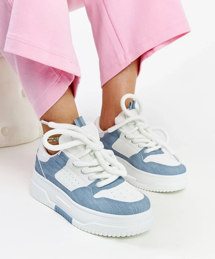 Biało-niebieskie sneakersy na platformie Szekeres