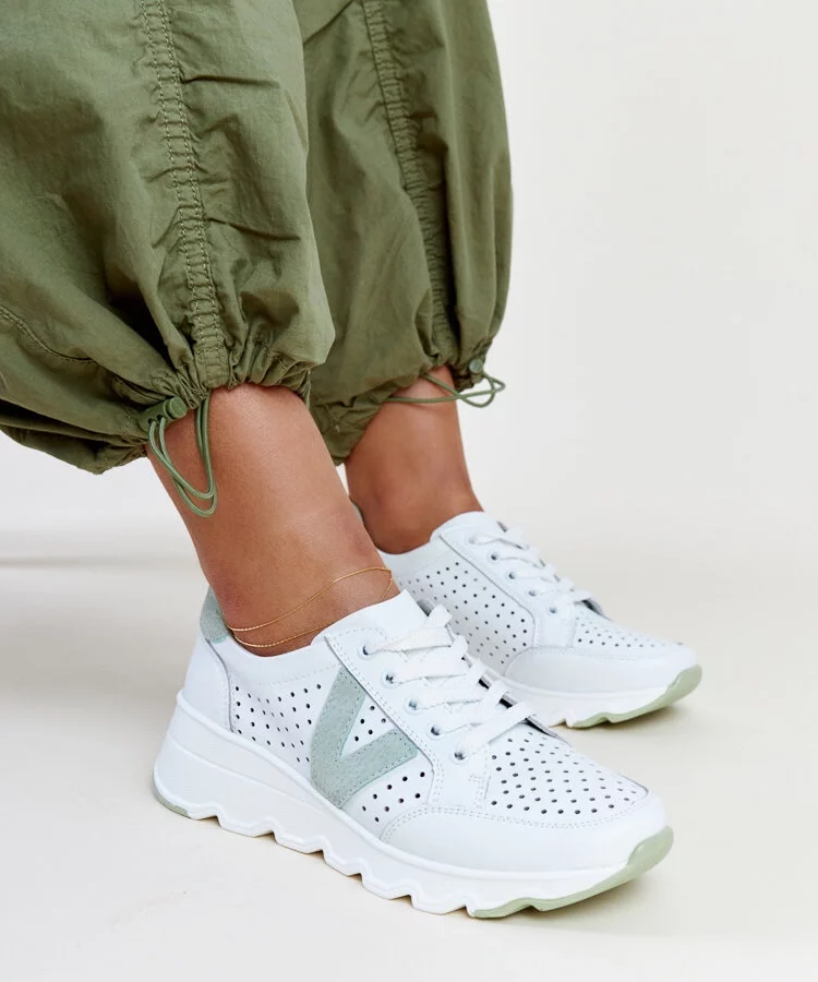 Białe skórzane sneakersy ażurowe Vinceza