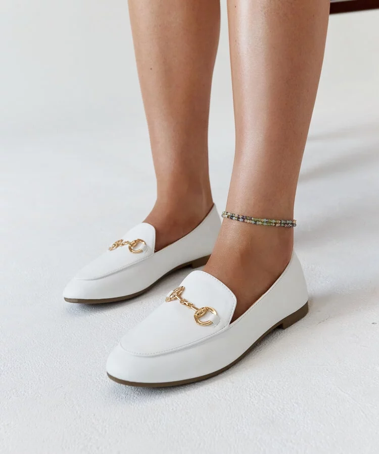 Białe mokasyny z klamerką Erminia