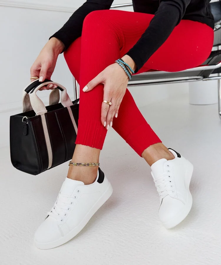 Białe trampki na platformie Birikti z czarnym elementem