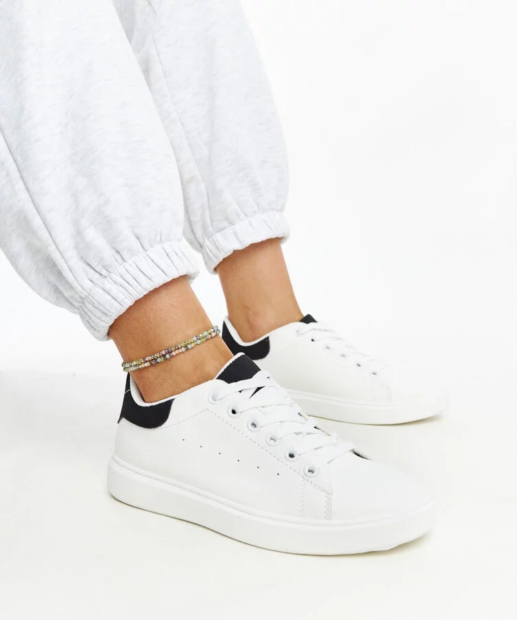 Biało-czarne trampki na platformie Ariam