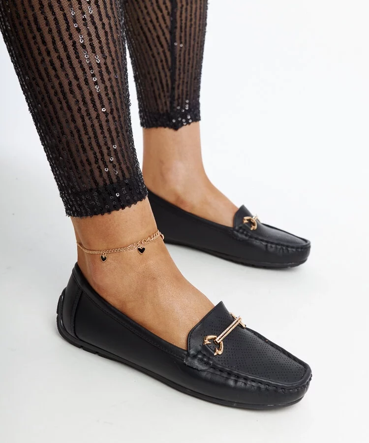 Czarne mokasyny z ozdobną klamerką Adila