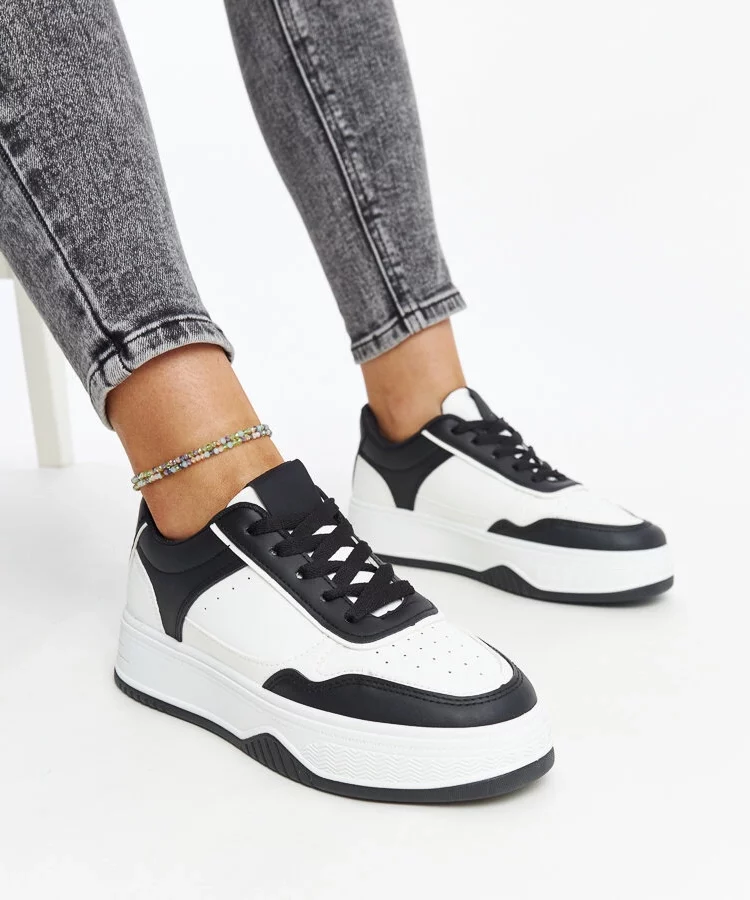 Biało-czarne sneakersy na grubszej podeszwie Rumai