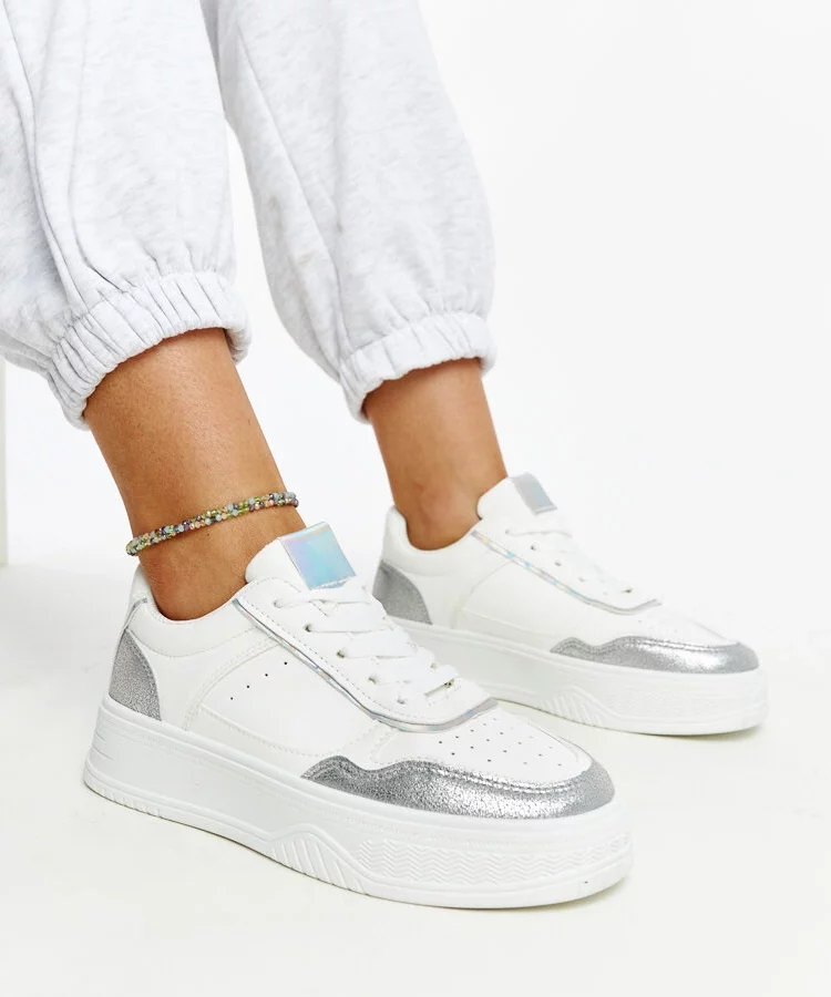 Biało-srebrne sneakersy na grubszej podeszwie Rumai