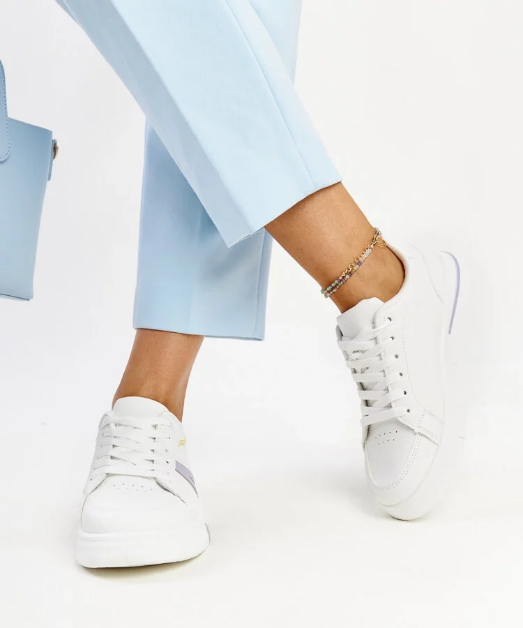 Białe sneakersy z kolorem Zorica