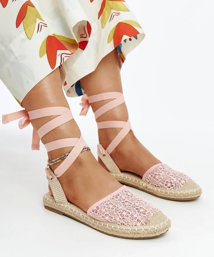 Różowe koronkowe espadryle z odkrytą piętą Teha