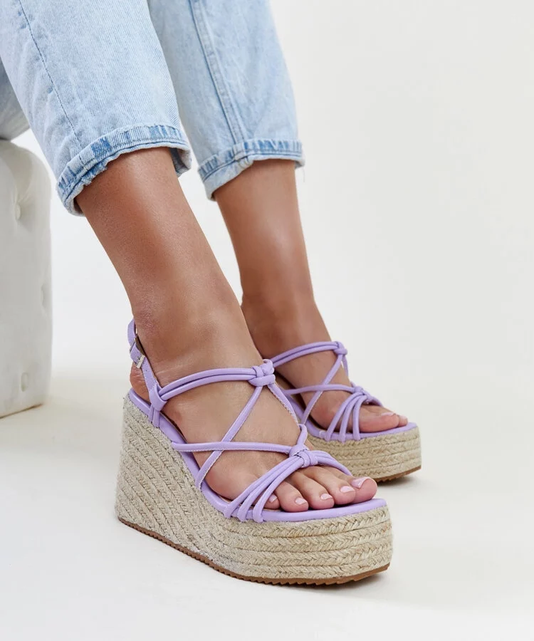 Fioletowe sandałki na koturnie Mara