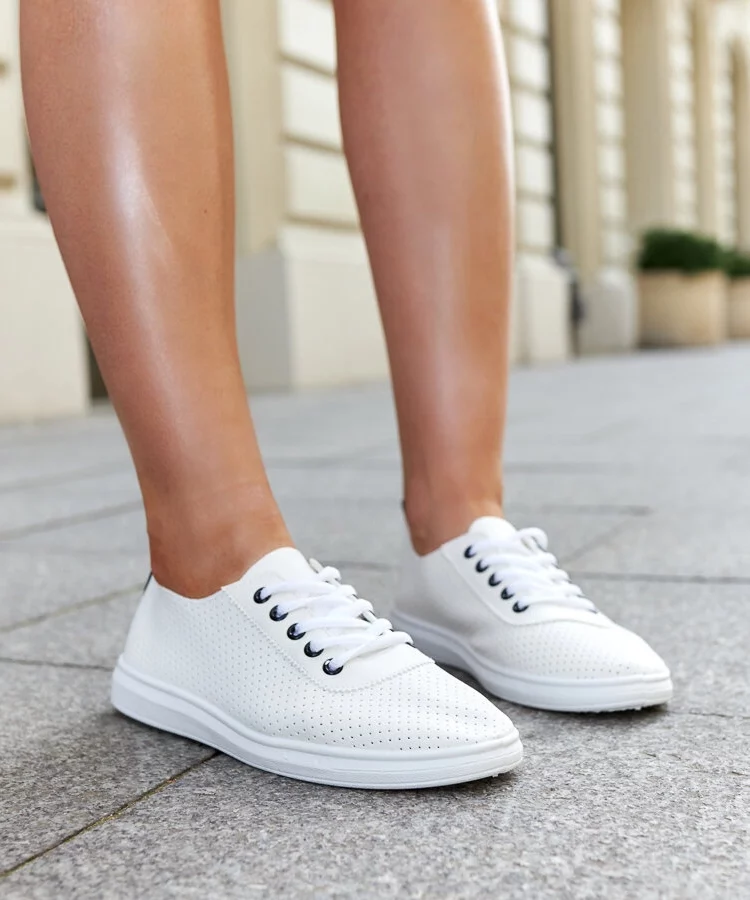 Białe ażurowe tenisówki Katinka