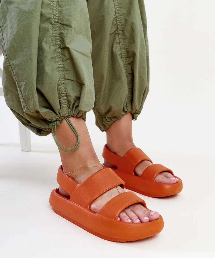 Pomarańczowe sandały Attiana