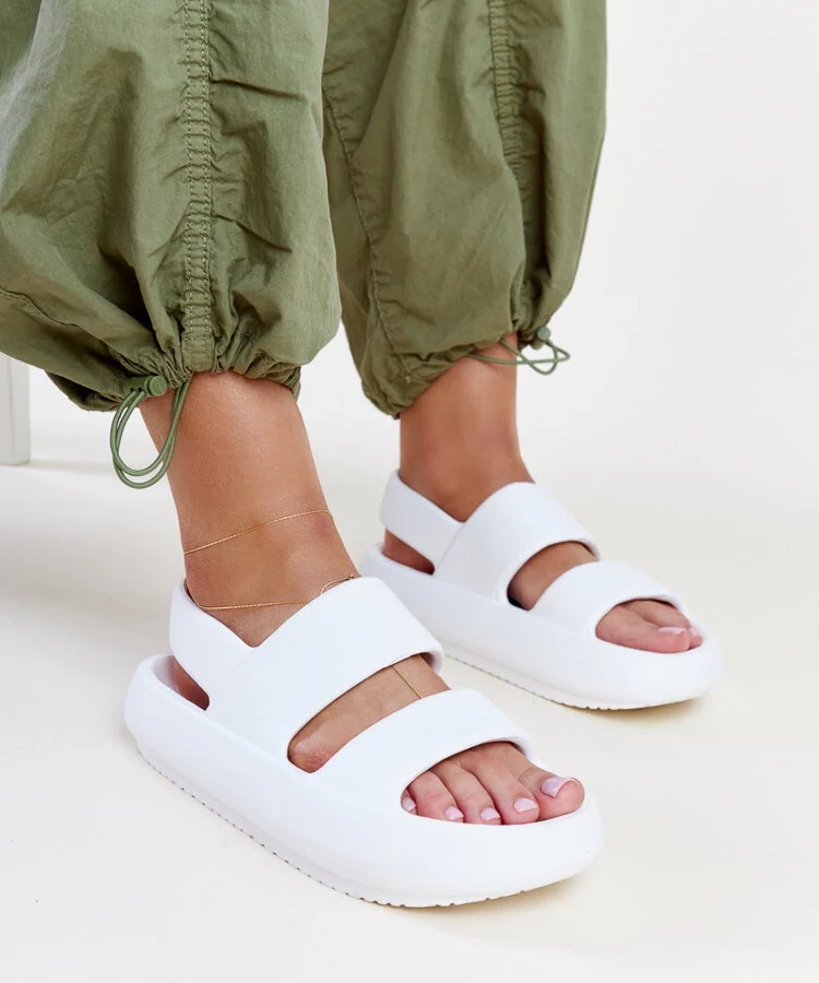 Białe sandały Attiana